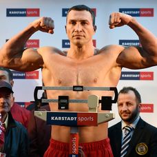 Vladimír Kličko pri vážení.