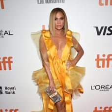 Jennifer Lopez na premiére filmu Hustlers na Medzinárodnom filmovom festivale v Toronte