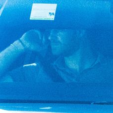 Princ Harry s rodinou pricestovali domov.