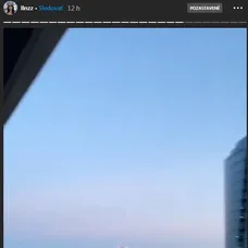 Tela so šípom v hlave.