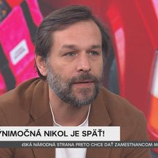 Michaela Majerníková a Kamil Mikulčík zo seriálu Výnimočná Nikol v Teleráne