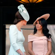 Vojvodkyňa z Cambridge (vľavo) a vojvodkyňa zo Sussexu