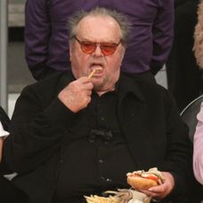 Jack Nicholson so synom Raymondom na basketbale