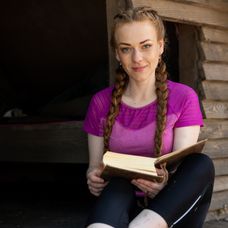 Simona v duelantskej chatke