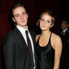 Emma Watson sa svojím mladším bratom Alexom.