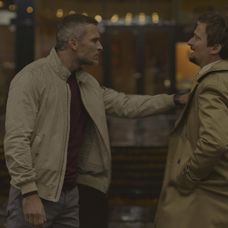 Andrej sa pred nemocnicou poháda s Erikom.