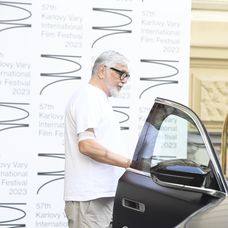 Herecká legenda prišla na festival do Karlových Varov. S týchto záberov trhá srdce