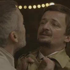 Andrej sa pred nemocnicou poháda s Erikom.