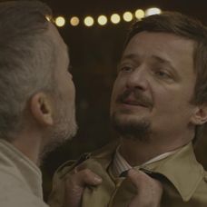 Andrej sa pred nemocnicou poháda s Erikom.