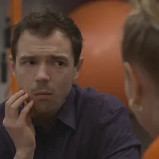Edo víta každú radu, ktorá ho vymaní z utrpenia.
