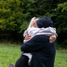 Pomocníci nezvládli súboj o záchranu, Roman sa vrátil späť na Farmu