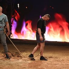 V hákovaní si Dominik poradil najskôr s Petrom, potom aj s Milanom