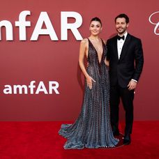 Hande Erçel v Cannes