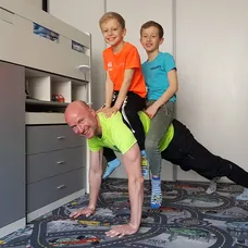 Moderátori radia, ako cvičiť doma