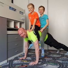 Moderátori radia, ako cvičiť doma