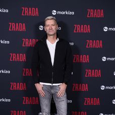 Premiéra seriálu Zrada