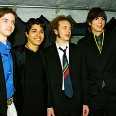 Danny Masterson (druhý sprava) so seriálovými kolegami