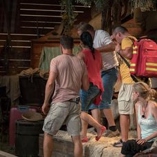 Z duelovej stodoly jej museli pomôcť Martin a Imro