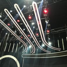 Vizuál štúdia pripomína vinylové platne (alebo aj niečo iné?)