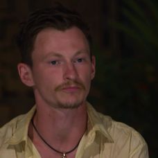 Člen kmeňa Lovcov Jakub Bína sa rozhodol na poslednej kmeňovej rade zo šou odstúpiť.