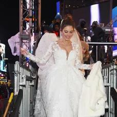 Maria Menounos sa vydala