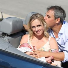 Nakrúcanie pôrodu v aute.