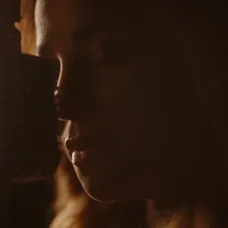 Tina & Tomáš Maštalír-Jedno ráno (foto z videoklipu 6) by Matúš Havelka.png