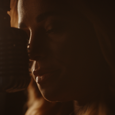 Tina & Tomáš Maštalír-Jedno ráno (foto z videoklipu 6) by Matúš Havelka.png