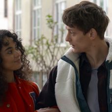 Nina prekvapí Dominika s novým kamarátom.