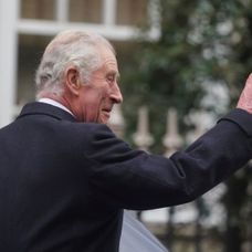 Kráľa Karola III. prepustili z nemocnice