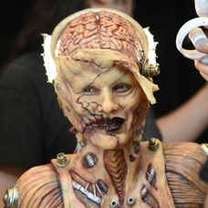 Heidi Klum počas prípravy na Halloweensku párty