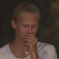 Veronika najskôr oľutovala svoje klamstvá na kmeňovej rade, no v dueli jej sily na Radka nestačili a v Survivore skončila.