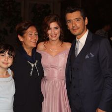 Esra v seriali V hre je laska (9)