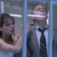 Linda Hamilton a Earl Boen vo filme Terminátor 2: Deň zúčtovania.