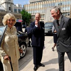 Zomrel strýko princov Williama a Harryho Lord Robert Fellowes