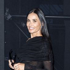 Demi Moore na Paris Fashion Weeku 2023