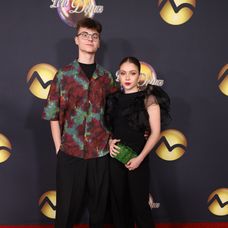 Hviezda seriálu Sex O'Clock Karolin Lily Omastová s bratom