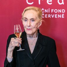 Zomrela česká operná speváčka Soňa Červená