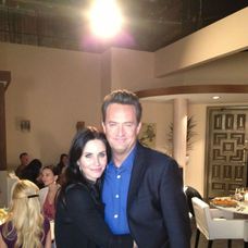 Priatelia sa rozlúčili s Mathhewom Perrym