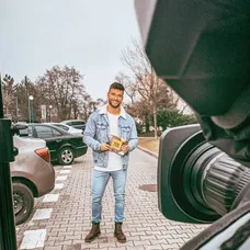 Vratko Sirági ako rozhlasoví spíker v Oteckoch.