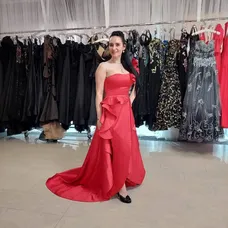 Anna Fiačanová v elegantných šatách