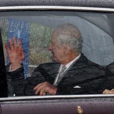 Kráľ Karol III. sa vrátil do Londýna, aby pokračoval v liečbe