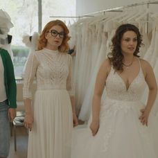 Beáta s Naďou a Kvetkou vyberá svadobné šaty