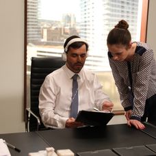 Roman Pomajbo a Anička Rakovská ako Alex a Ema