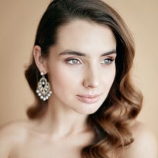 Patrice Bergeron gratuluje Jaroslavovi Halákovi k svelému výkonu.