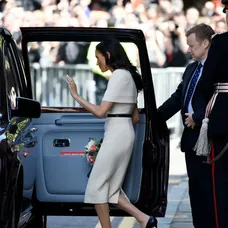 Meghan Markle a jej väčšie topánky. 