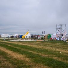 Festival Pohoda po intenzívnej búrke a páde stanu predčasne ukončili.