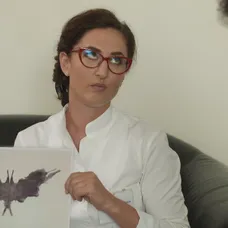 Psychiatrička je z Alexa zúfalá.