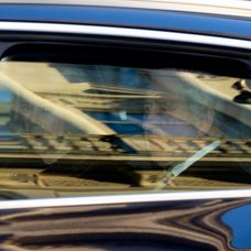 Kráľ Karol III. smeruje do nemocnice