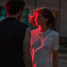 Do kín prišli Súperi, energická dráma so Zendayou v milostnom trojuholníku